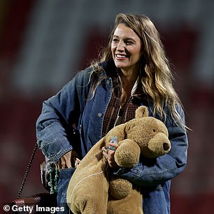 The star additionally wore a plaid zip up and striped shirt underneath to help her stay warm in the cooler temperatures