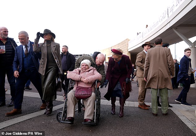 Zara was seen helping a racegoer with their  wheelchair