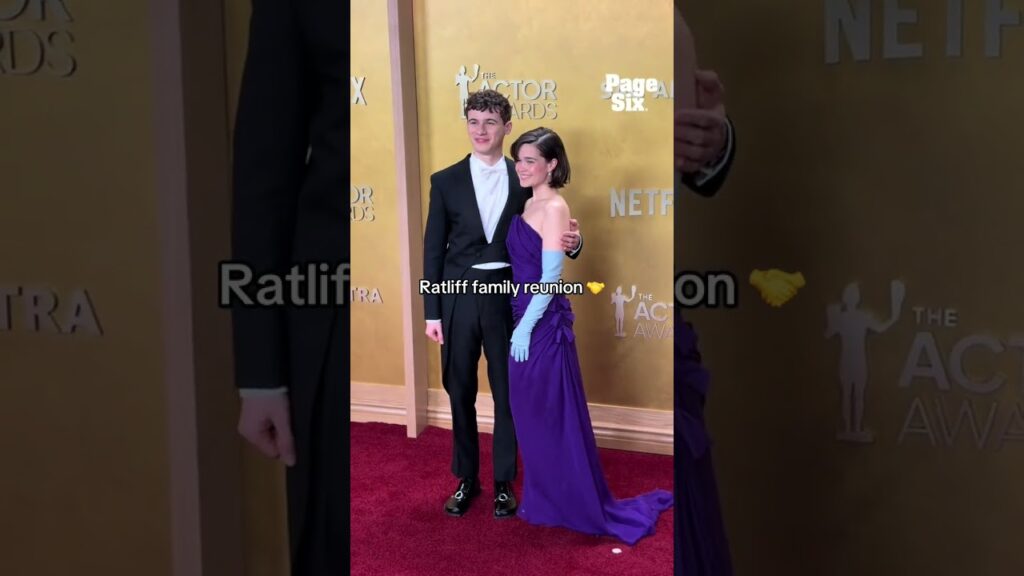 “White Lotus” stars Sam Nivola and Sarah Catherine Hook pose at The Actor Awards 💛 #shorts