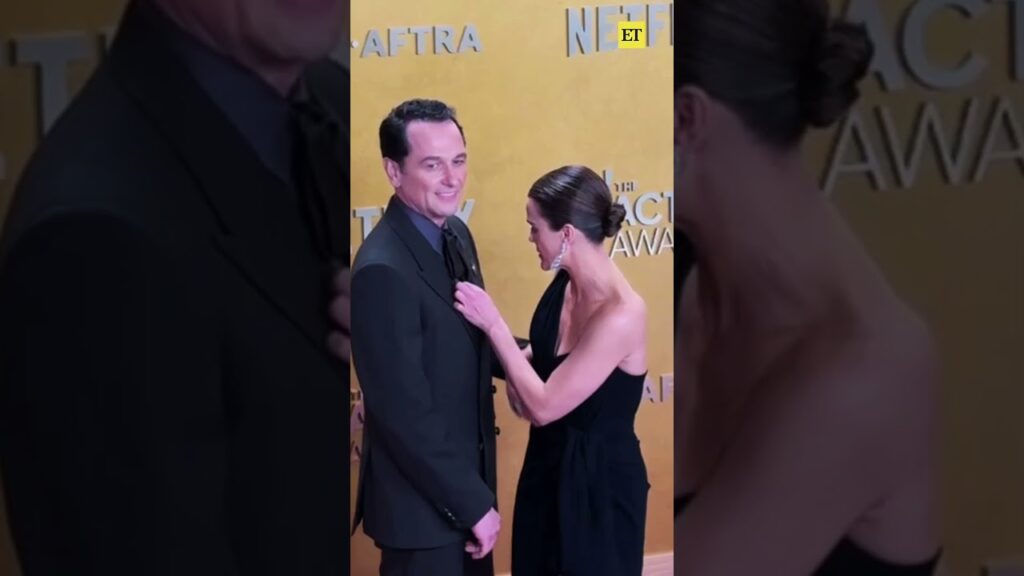 Matthew Rhys is taking red carpet orders from ๐๐ต๐ฒ ๐ฑ๐ถ๐ฝ๐น๐ผ๐บ๐ฎ๐ herself, wife Keri Russell. Matthew Rhys is taking red carpet orders from ๐๐ต๐ฒ ๐ฑ๐ถ๐ฝ๐น๐ผ๐บ๐ฎ๐ herself, wife Keri Russell.