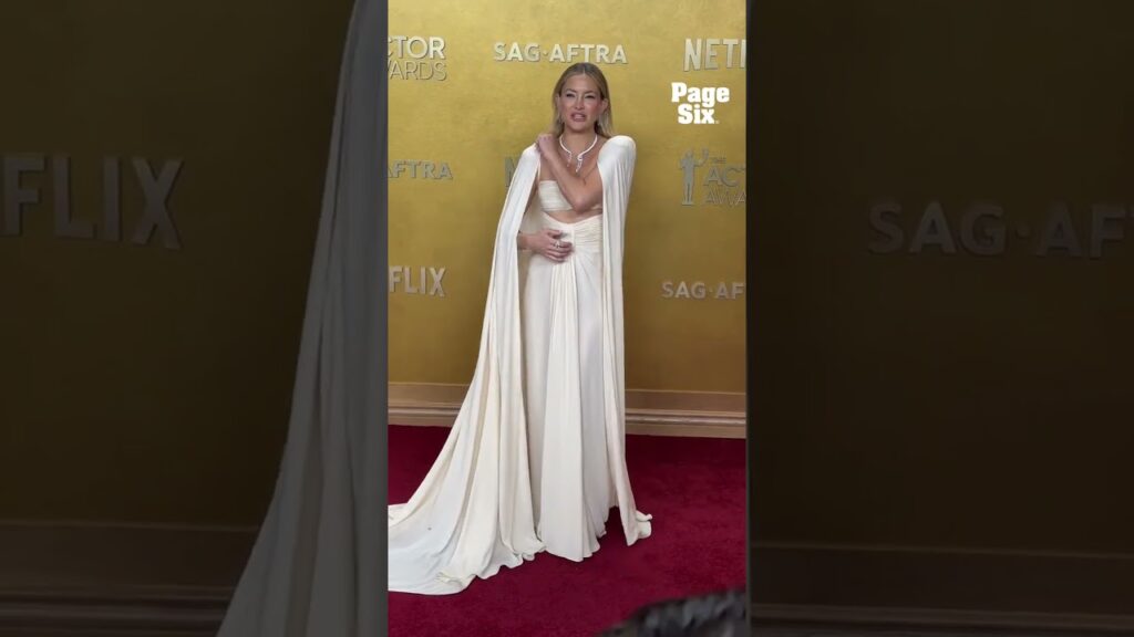 Song Sung Blue star Kate Hudson looks like a real-life angel on Actor Awards red carpet 🪽 #shorts
