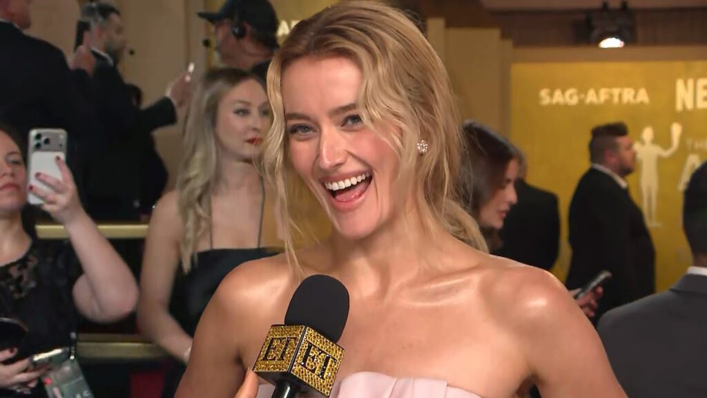 Love Story’s Sarah Pidgeon Reacts to Fans RECREATING Carolyn Bessette Kennedy Looks (Exclusive) Love Story's Sarah Pidgeon Reacts to Fans RECREATING Carolyn Bessette Kennedy Looks (Exclusive)