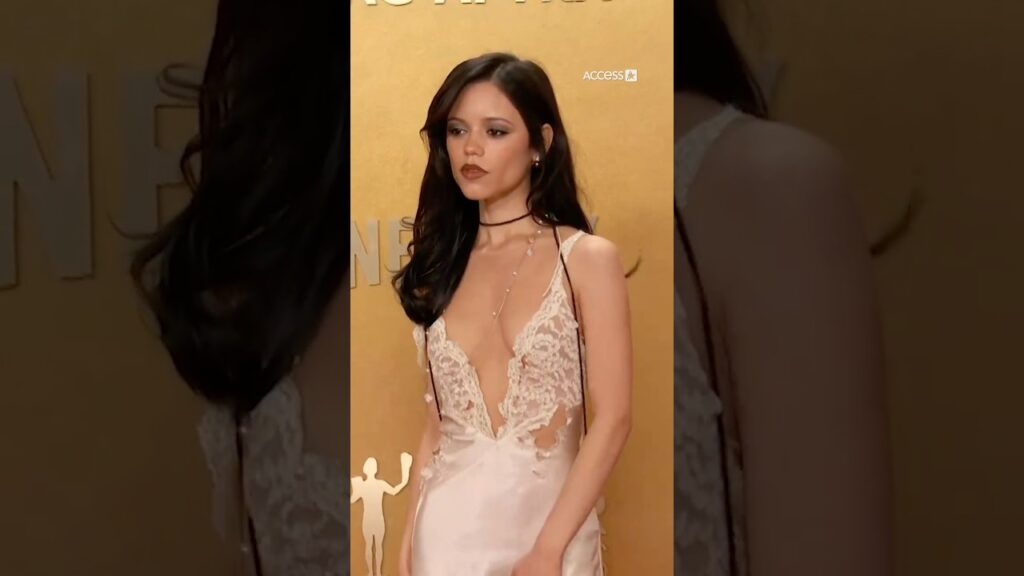 Jenna Ortega Laughs On Actor Awards Red Carpet