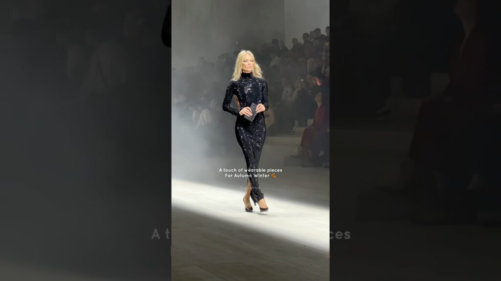 #shortsfeed #ytshorts #gucci #katemoss #milanfashionweek #alexconsani #emrata #ameliagray #runway