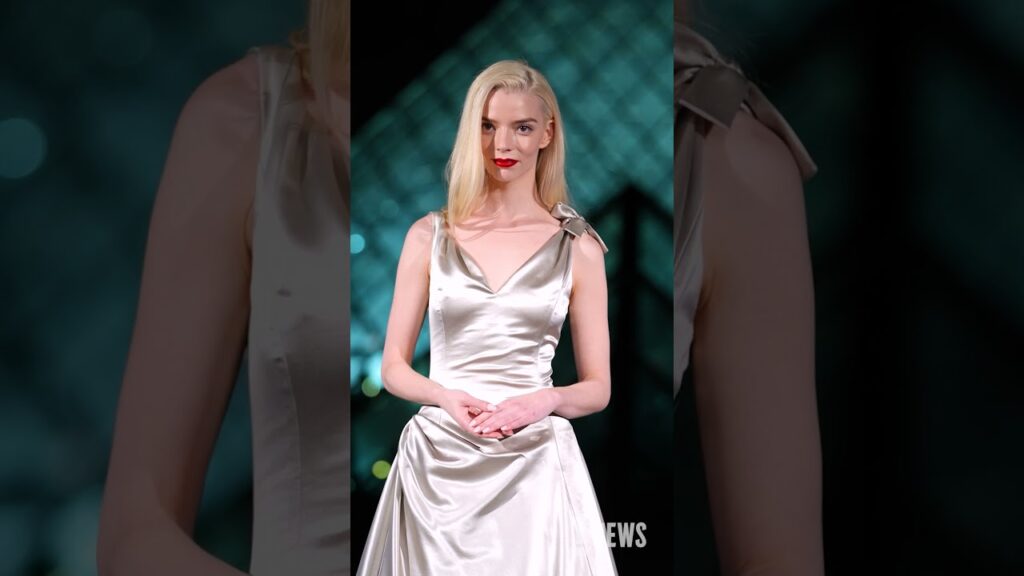 The queen Anya Taylor-Joy attends the Grand Dîner du Louvre at Musee du Louvre. 👑 (🎥: Getty)