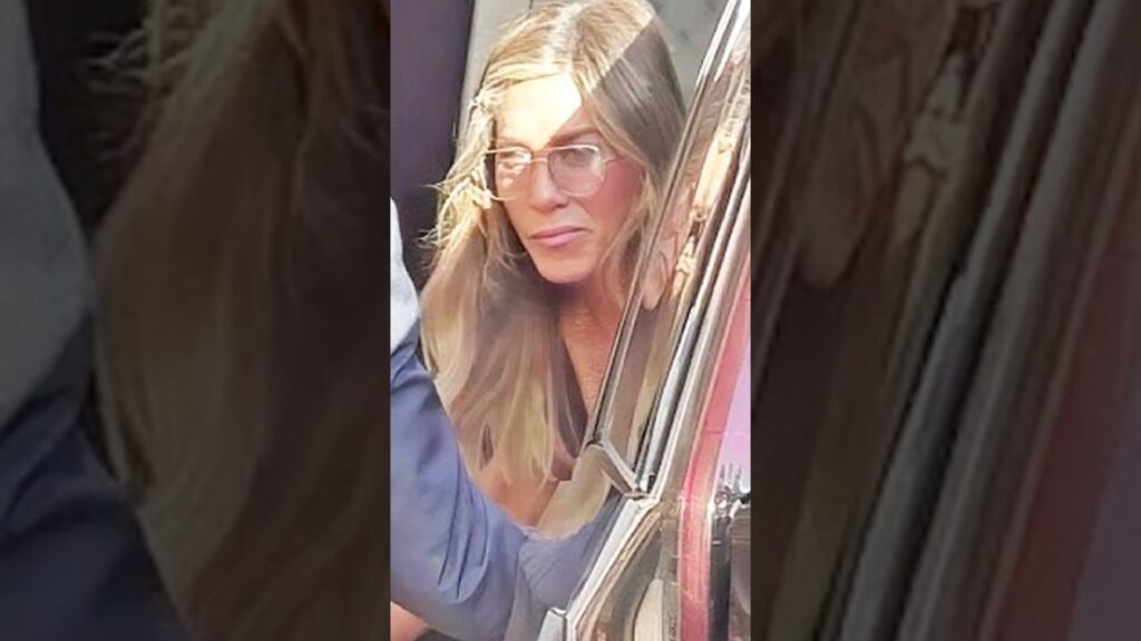 Jennifer Aniston’s Friends Concerned For Her New Relationship