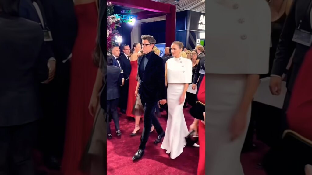 John Krasinski and Emily Blunt arrived at the red carpet.