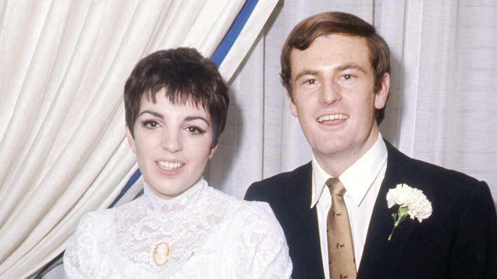 Liza Minnelli reveals finding ex-husband in bed with man in memoir Liza Minnelli reveals finding ex-husband in bed with man in memoir