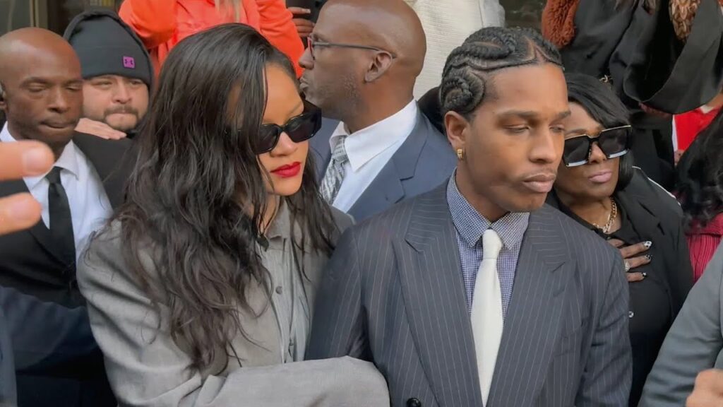 Rihanna Leaves Los Angeles Following Shooting At Her Home Rihanna Leaves Los Angeles Following Shooting At Her Home