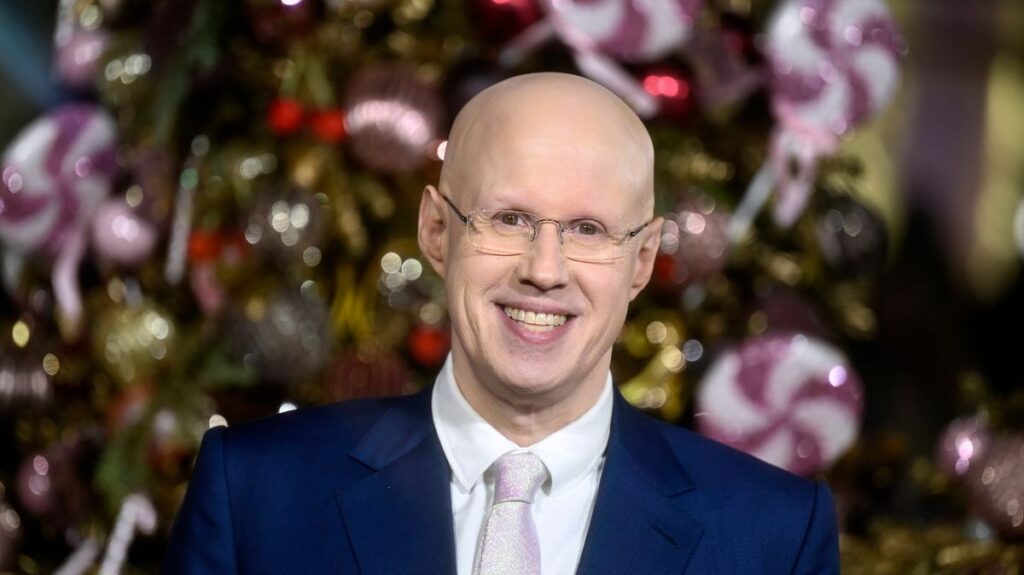 Man who ‘harassed’ Matt Lucas ‘because the actor is Jewish’ loses his job Daily Mirror