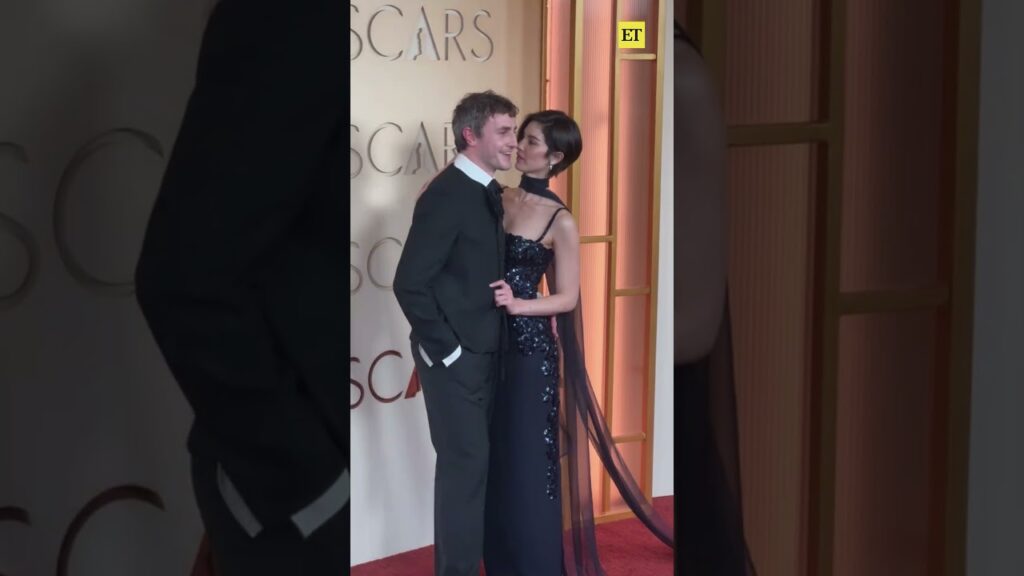 Much ado about the way that Paul Mescal ran to Gracie Abrams at the #Oscars! 😭❤️ Much ado about the way that Paul Mescal ran to Gracie Abrams at the #Oscars! 😭❤️