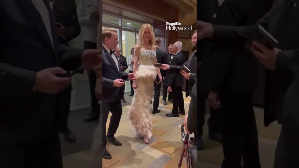 Nicole Kidman was a total vibe arriving to the 2026 Oscars 🤍✨ #shorts