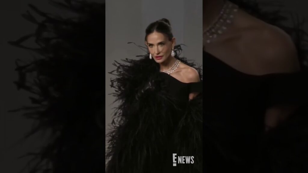 We need more Demi Moore at the Vanity Fair #Oscars Party carpet. 😍 #AwardsSeason