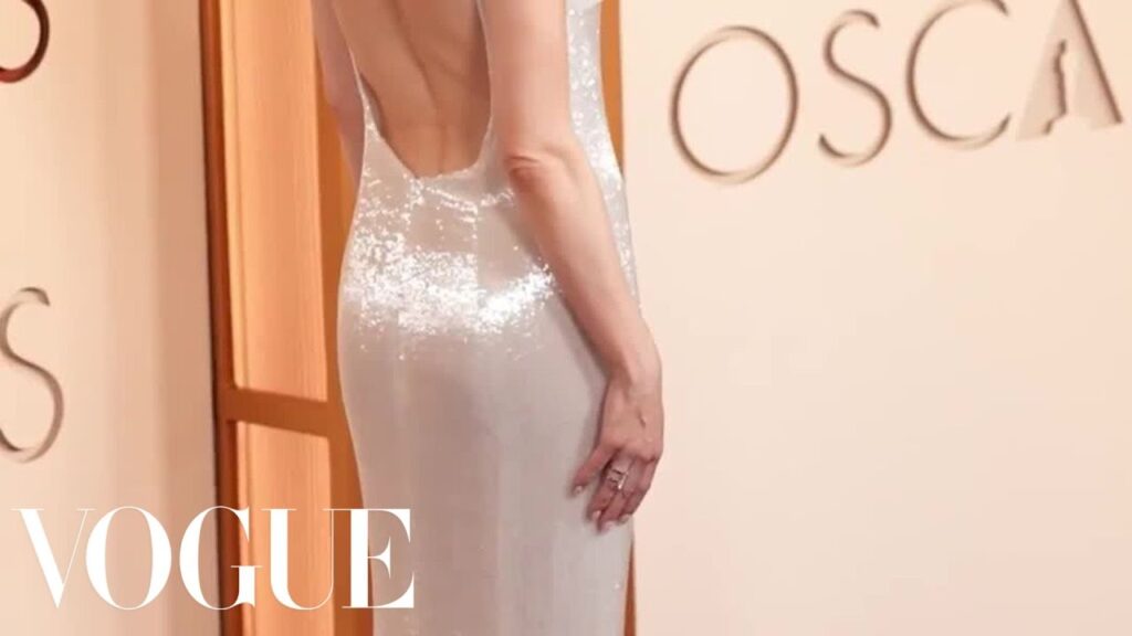 Emma Stone Arrives at the 2026 Oscars Red Carpet