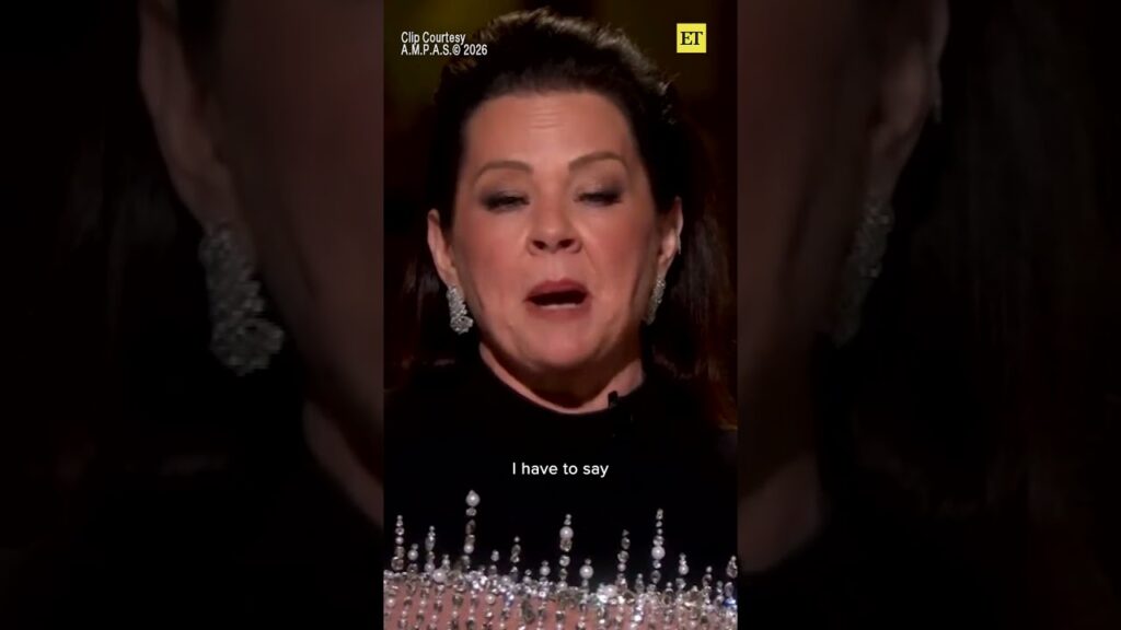 It was a 'Bridesmaids' reunion at the #Oscars and Stellan Skarsgård was in full troll mode. 😂
