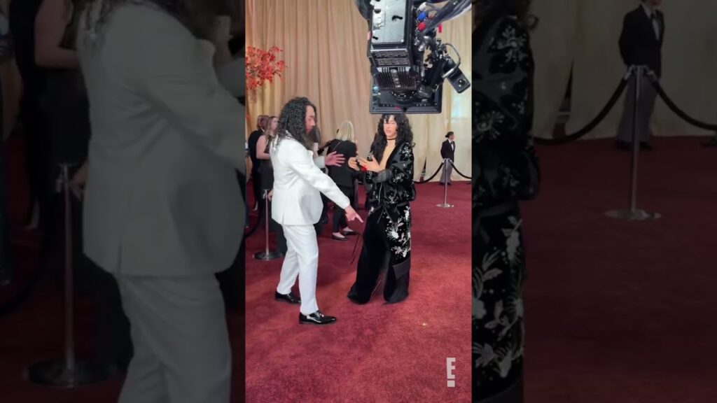 We love Odessa A'zion and how much she loves Kathy Bates. ❤️ #Oscars #Glambot #AwardsSeason