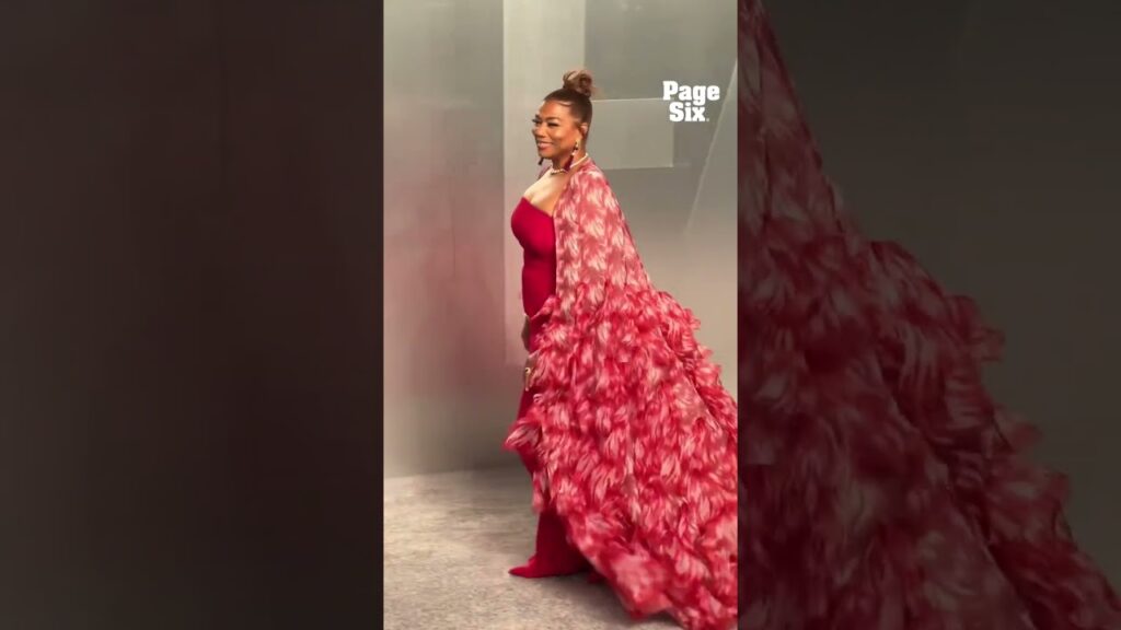 Queen Latifah was a total vibe on the 2026 Vanity Fair Oscar Party red carpet 😮‍💨 #shorts