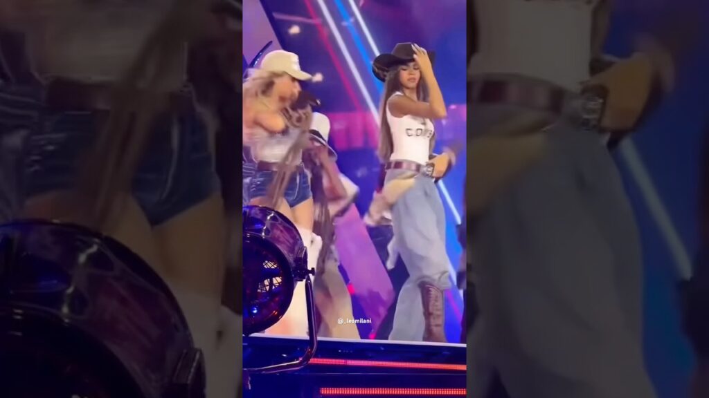 MINI BEY! Beyonce & Her Mini-Me Blue Ivy performs “TEXAS HOLD’EM” at CC Tour #beyonce #blueivy