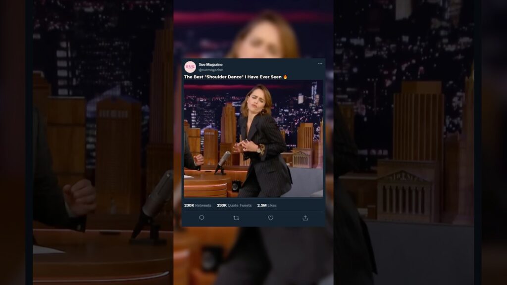 Emilia Clarke Imitates Kit Harington 😄