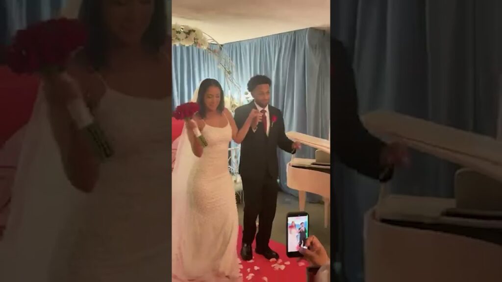 Zendaya crashes a wedding in Las Vegas to surprise happy couple #shorts Zendaya crashes a wedding in Las Vegas to surprise happy couple #shorts