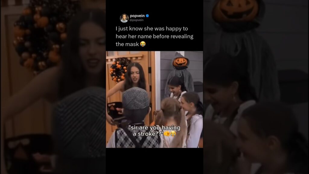 i just know Olivia Rodrigo was happy to hear her name before revealing the mask 😭