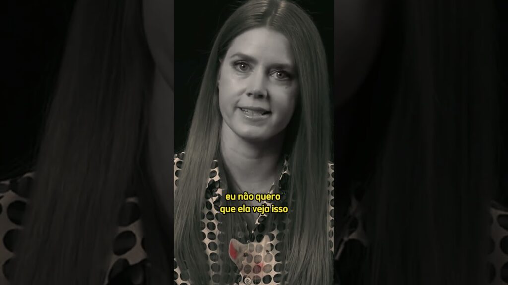 Amy Adams como MÃE
