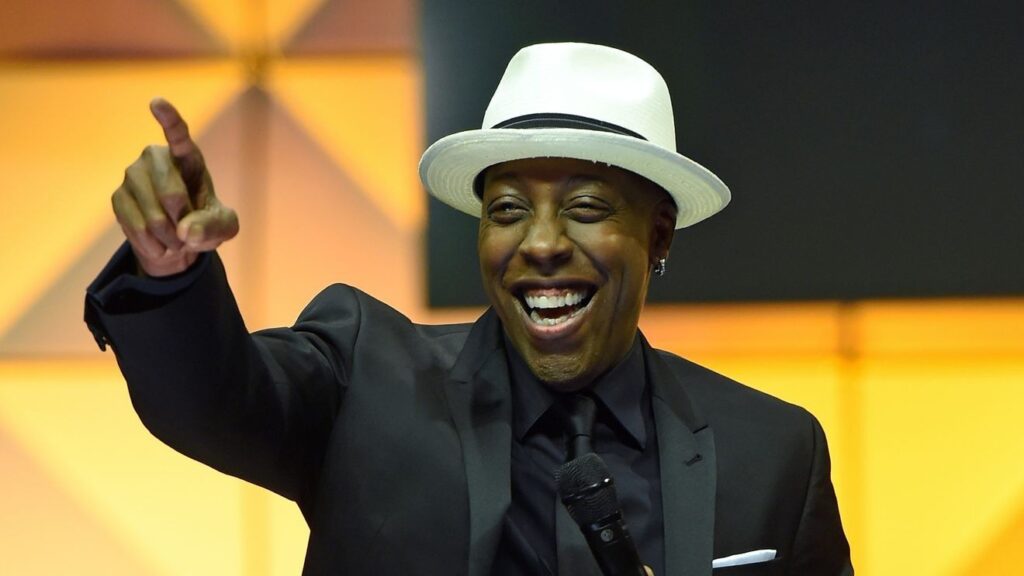 Arsenio Hall says THIS celebrity brought a gun to his talk show station icon