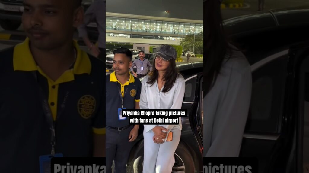 Priyanka Chopra taking pictures with fans at the airport 🥰