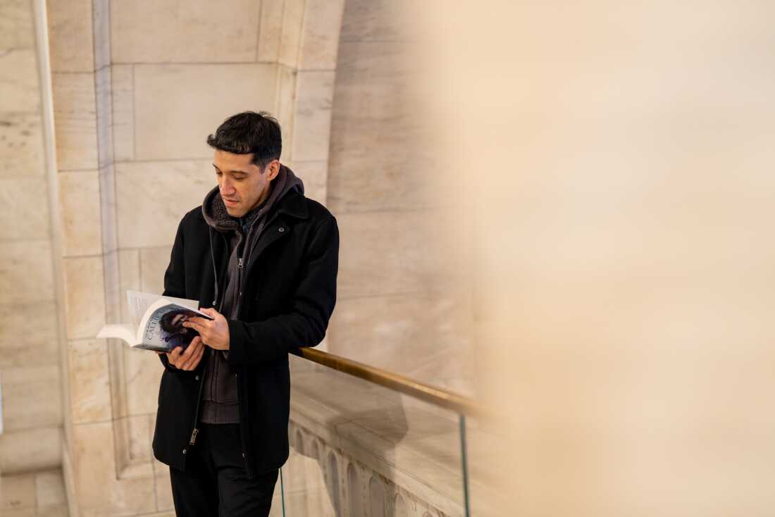 When Palmini landed the role of ACOTAR's Rhysand, he said he had no idea what he was getting himself into. He had never read romance novels and was clueless about the series' global reach.