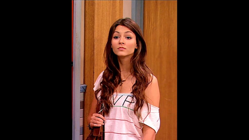 Tori's glowing locker is actually iconic 🤩 ✨ The ultimate flex! #victoriajustice #shorts