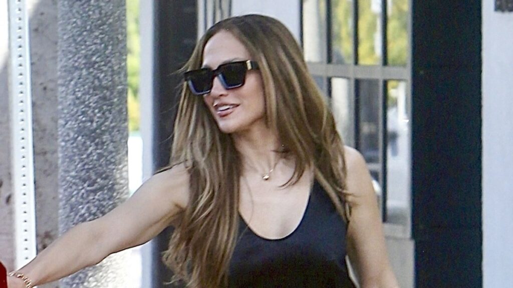 Jennifer Lopez takes Emme to get a haircut in Beverly Hills
