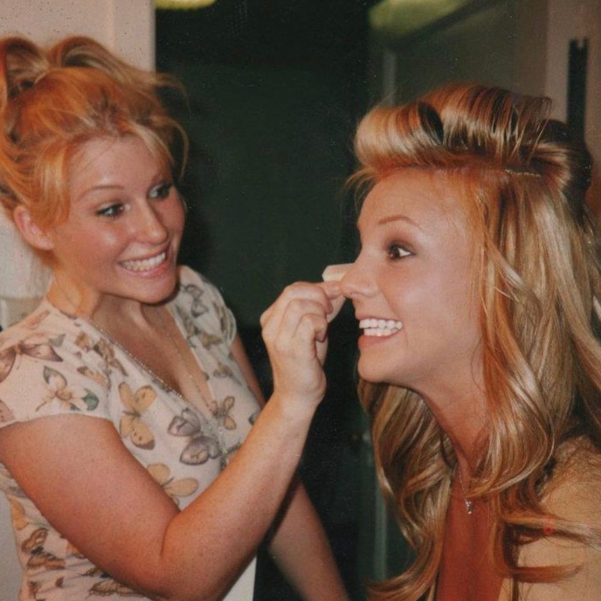 julianne kaye doing britneys make-up