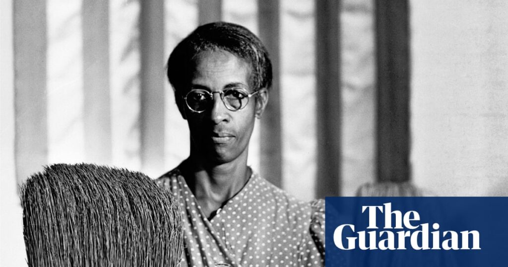 ‘The camera is my weapon of choice’: Gordon Parks’ era-defining shots of segregation – and those who defied it | Photography ‘The camera is my weapon of choice’: Gordon Parks’ era-defining shots of segregation – and those who defied it | Photography