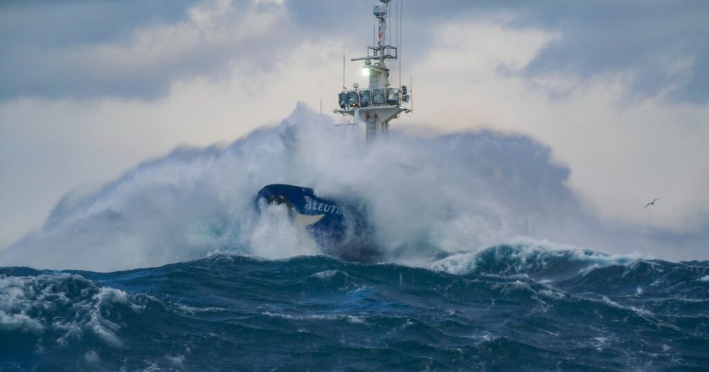 Deckhand on ‘Deadliest Catch’ boat dies while fishing in Alaskan waters Deckhand on 'Deadliest Catch' boat dies while fishing in Alaskan waters