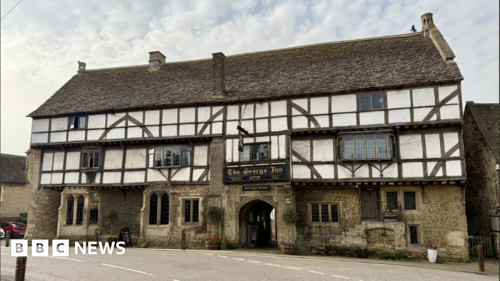 Mother’s Pride: Film set in Somerset village is “love letter to pubs” The exterior of the George Inn in Norton St Philip