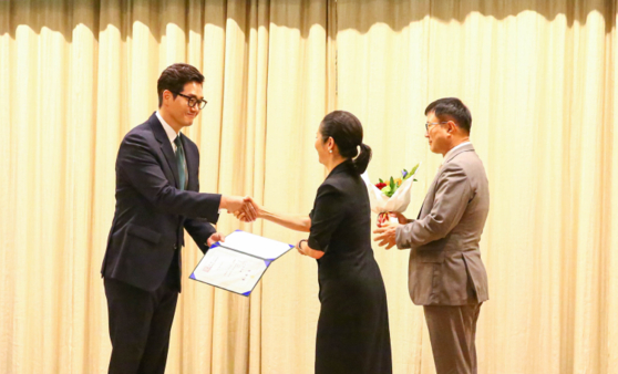 Yoo Ji-tae receives his certificate as he is appointed as a professor at Konkuk University's Department of Media Acting on Sept. 1, 2023. [KONKUK UNIVERSITY]