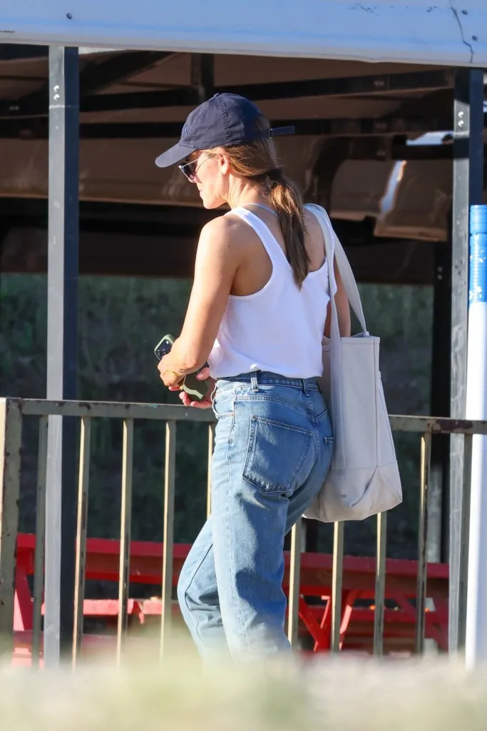 Garner rocked a white tank top and blue jeans. BACKGRID