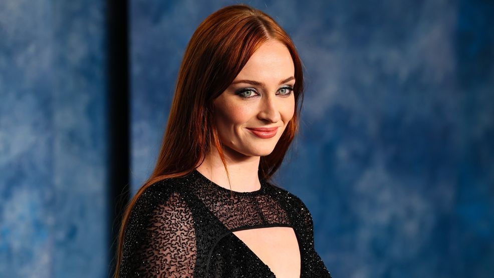 BEVERLY HILLS, CALIFORNIA - MARCH 12: Sophie Turner attends the 2023 Vanity Fair Oscar Party Hosted By Radhika Jones at Wallis Annenberg Center for the Performing Arts on March 12, 2023 in Beverly Hills, California. (Photo by Leon Bennett/FilmMagic)