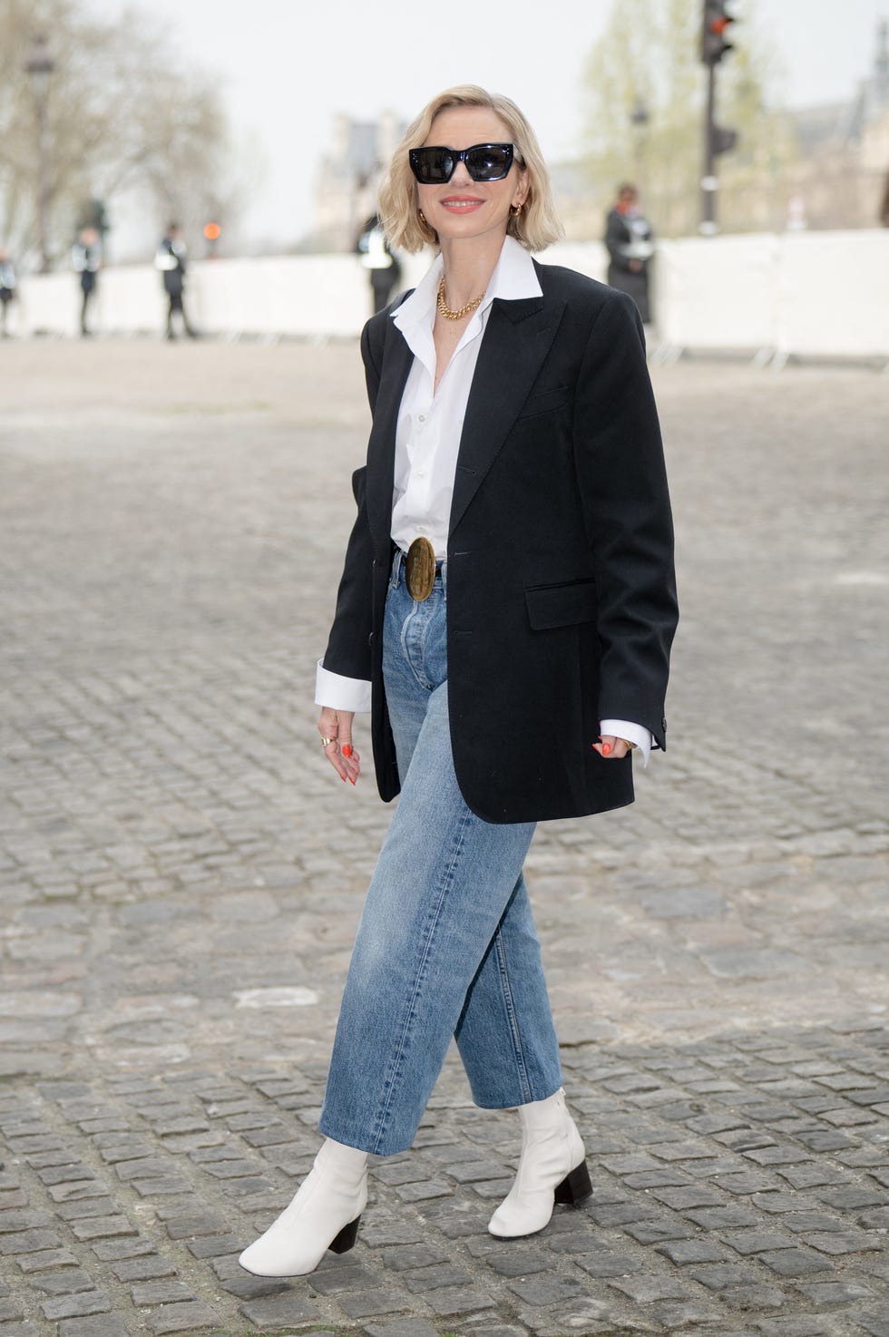 naomi watts black blazer jeans white ankle boots outfit naomi watts black blazer jeans white ankle boots outfit