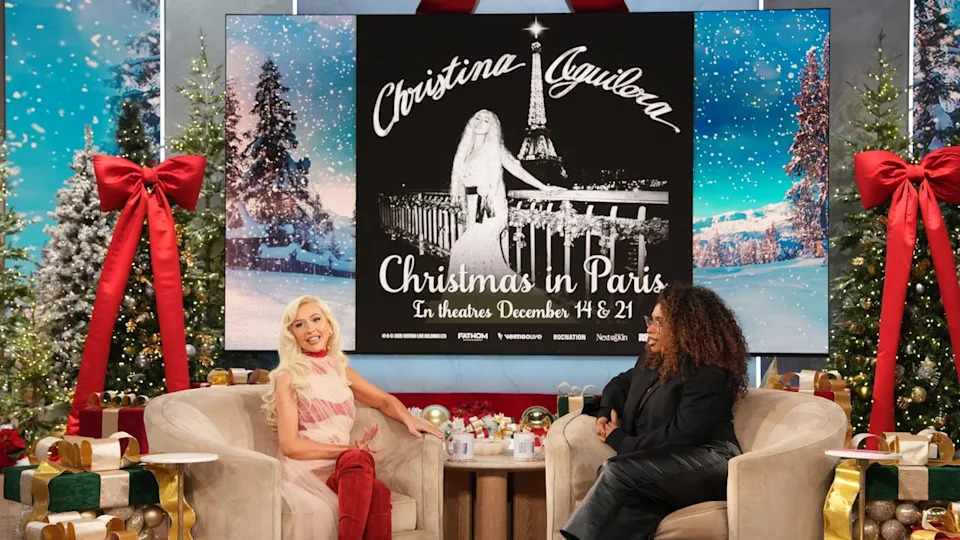 Christina Aguilera appears with Jennifer Hudson on