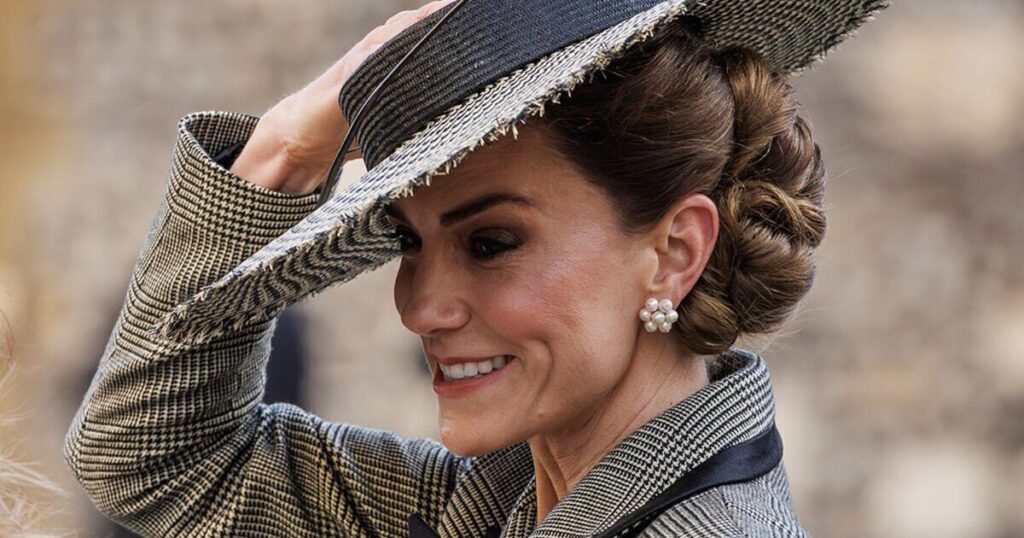 Royal Family fans all say the same thing as Kate pictured in stunning hat | Royal | News