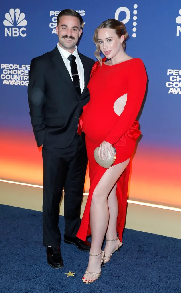 <p>Whitney Leavitt & Connor Leavitt: Married</p>