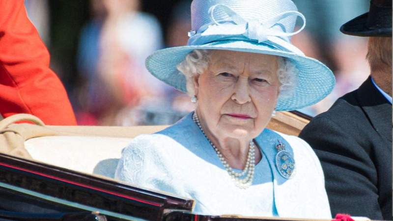 Special access to Queen Elizabeth II's private apartments in Scotland will run for 100 days.MEGA