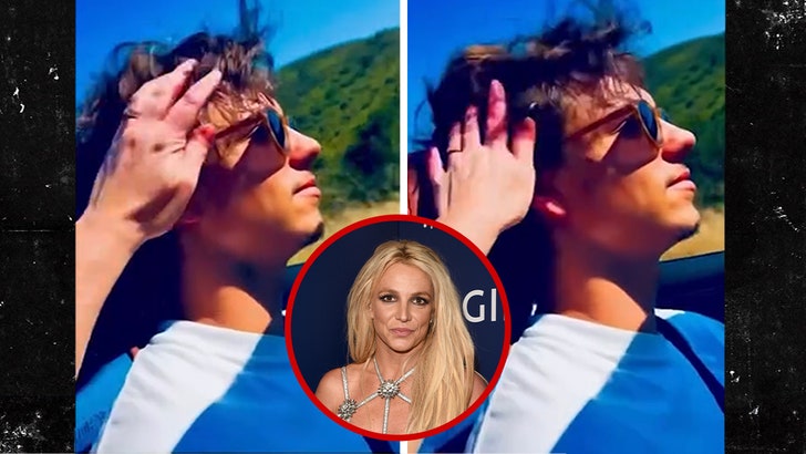 060925_britney_spears_son_kal_v2