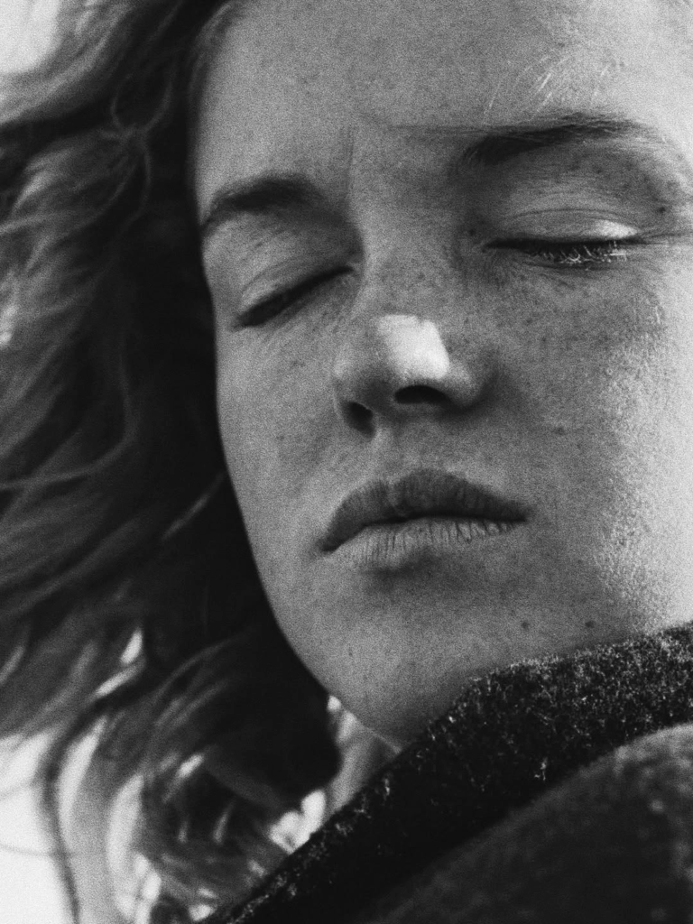 Marilyn Monroe photographed by Andre de Dienes in Malibu (1946)