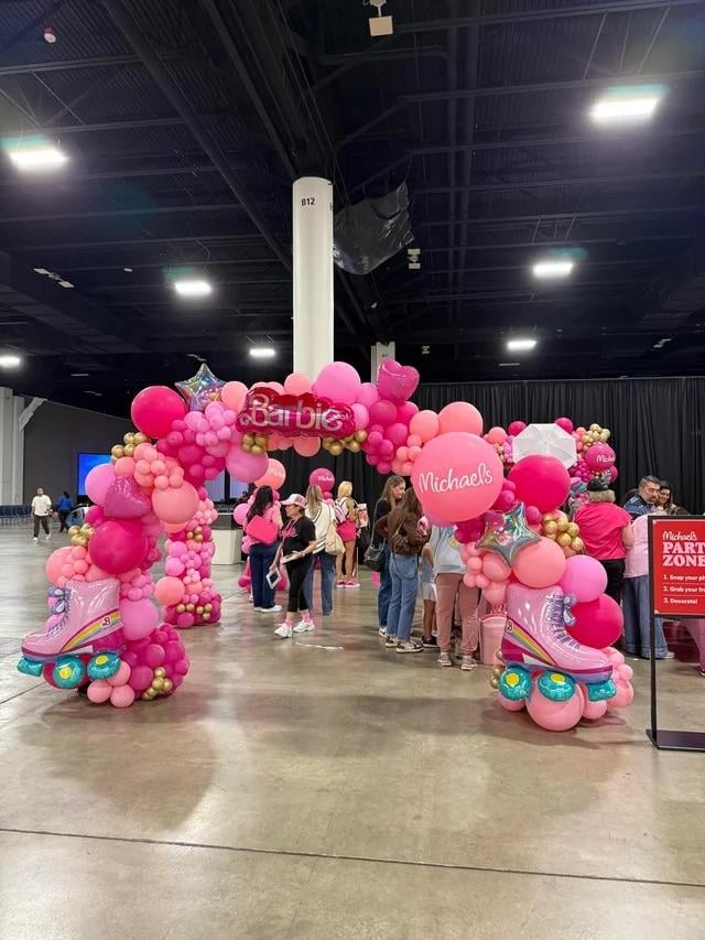 Mattel and Mischief Management hosted Barbie Dream Fest in Florida, $250 per ticket, and this is the result. It’s giving the 2024 “Willy’s Chocolate Experience”.