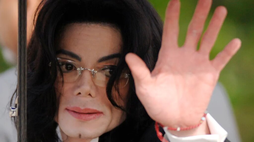 Michael Jackson accused of sex trafficking children in the ’90s Michael Jackson accused of sex trafficking children in the '90s