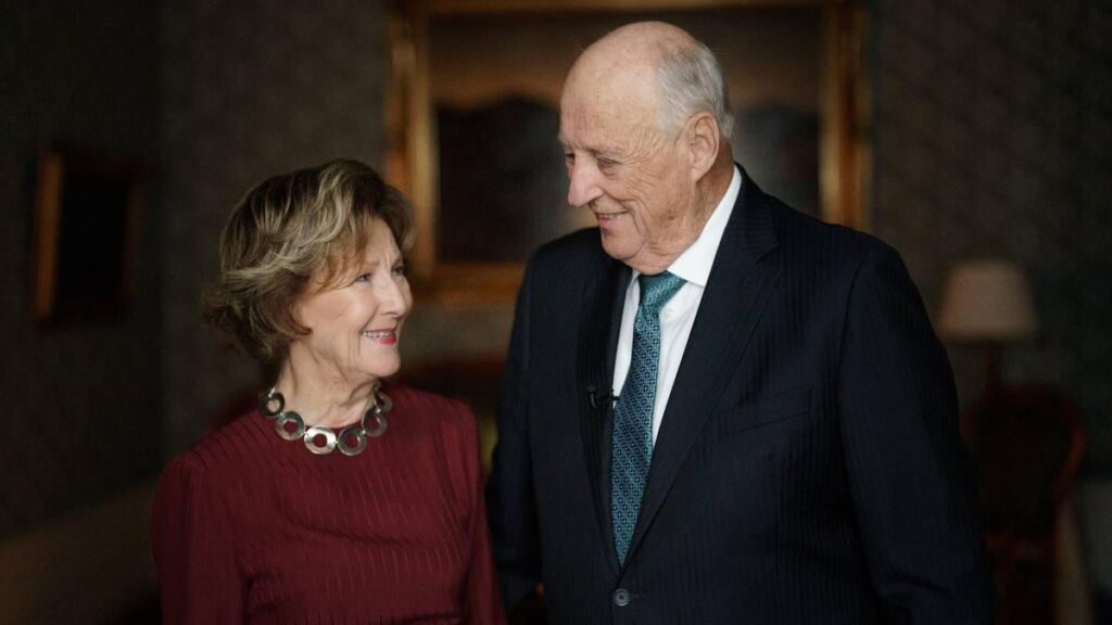 The royal couple returns to Norway: The King is in good shape