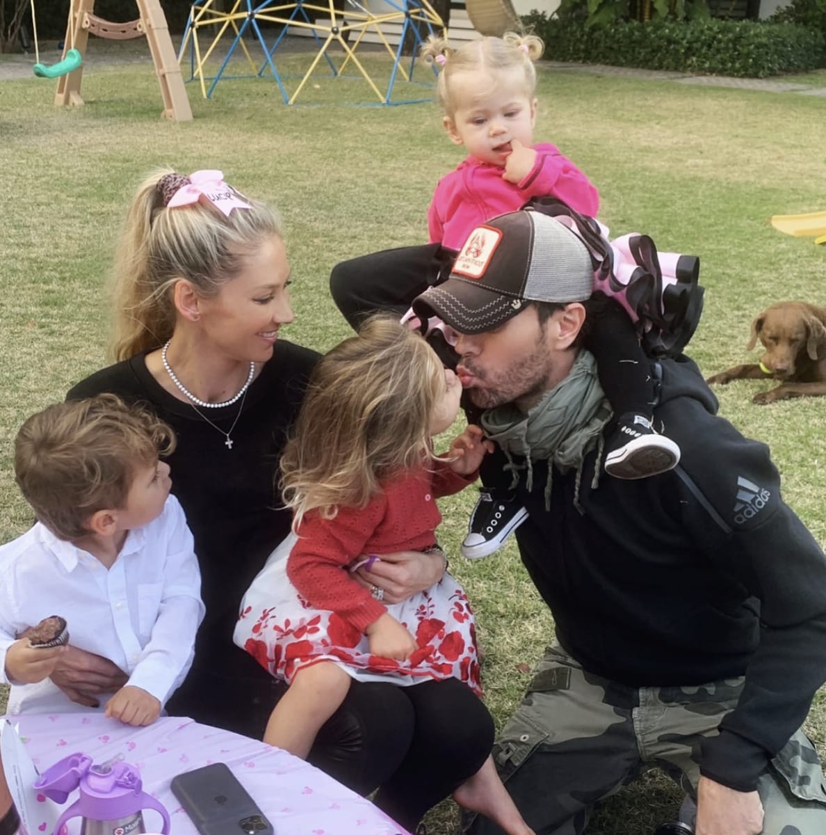 Kournikova, Iglesias, and their three kids