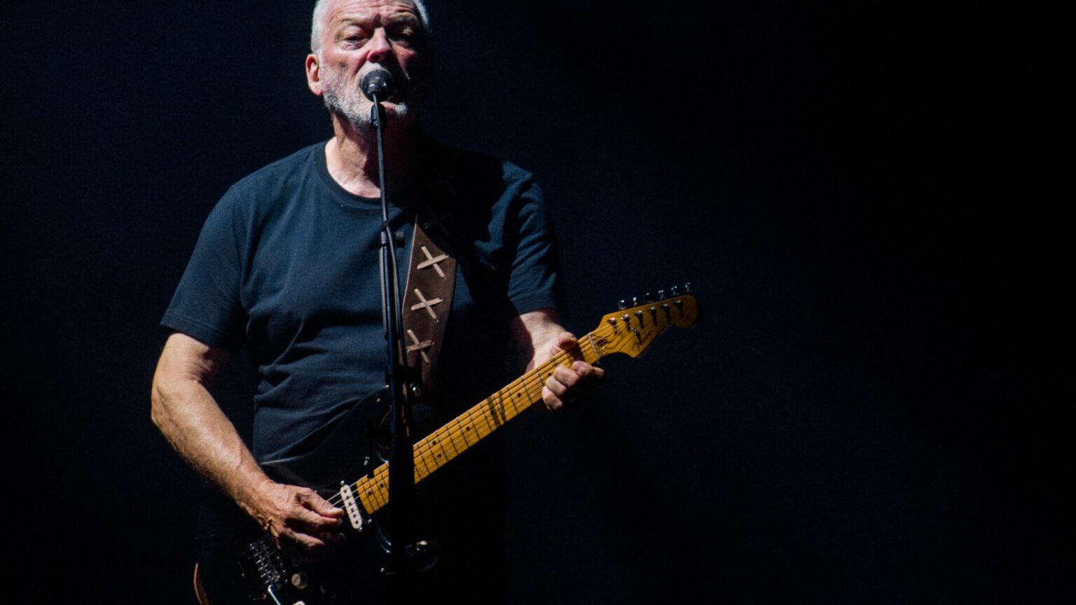 David Gilmour’s ‘Black Strat’ Sells for $14.55 Million David Gilmour’s ‘Black Strat’ Sells for $14.55 Million